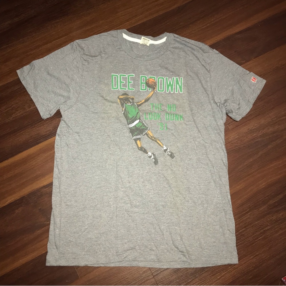 Boston Celtics Dee Brown "The No Look Dunk" T-Shirt - Picture 2 of 7